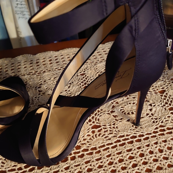 Vince Camuto Black Satin Heels - Picture 4 of 4